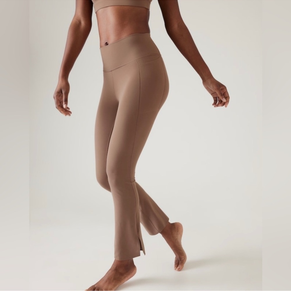 Athleta Transcend Stash Crop Straight Leg Pants Size L